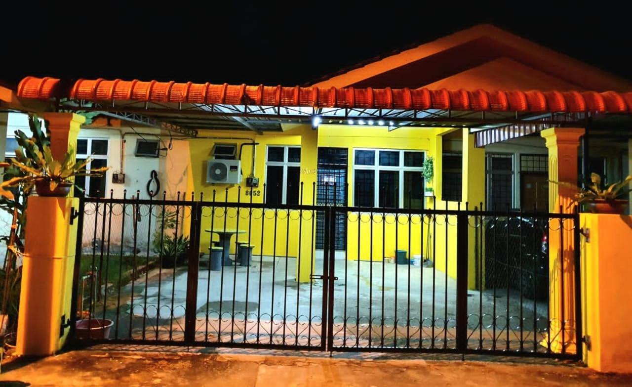 Lh Alisha Homestay Wangsa Mewangi Gua Musang Exterior foto