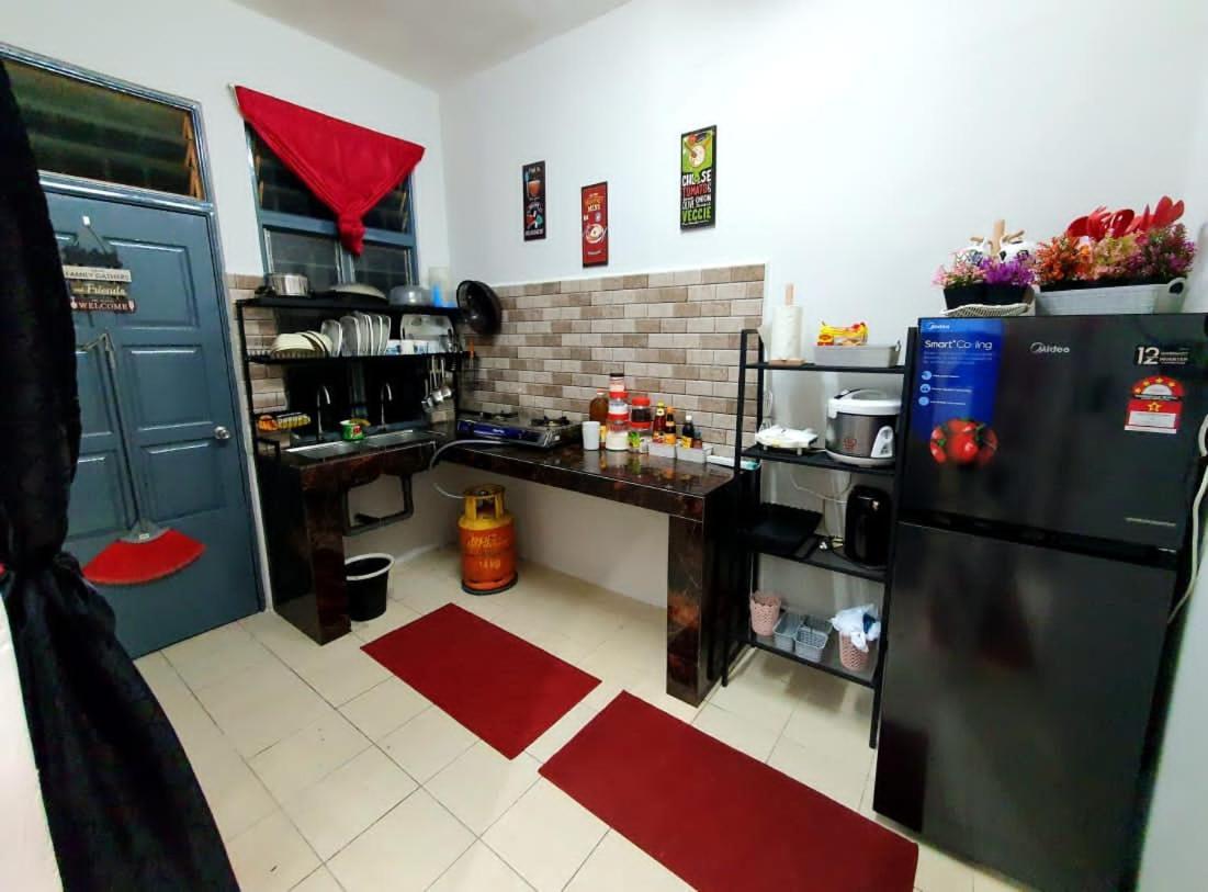 Lh Alisha Homestay Wangsa Mewangi Gua Musang Exterior foto